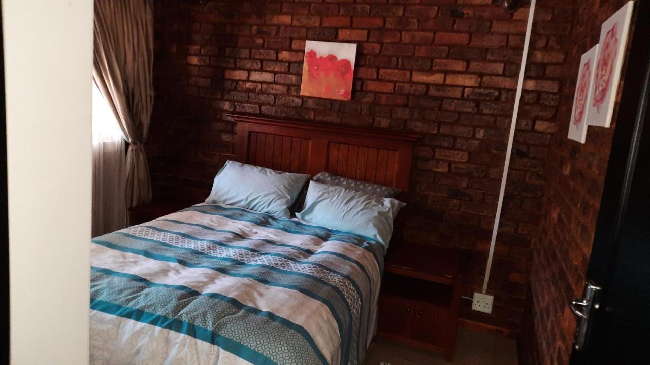 Legaeng Cottage - Serenity Pretoria-Noord エクステリア 写真