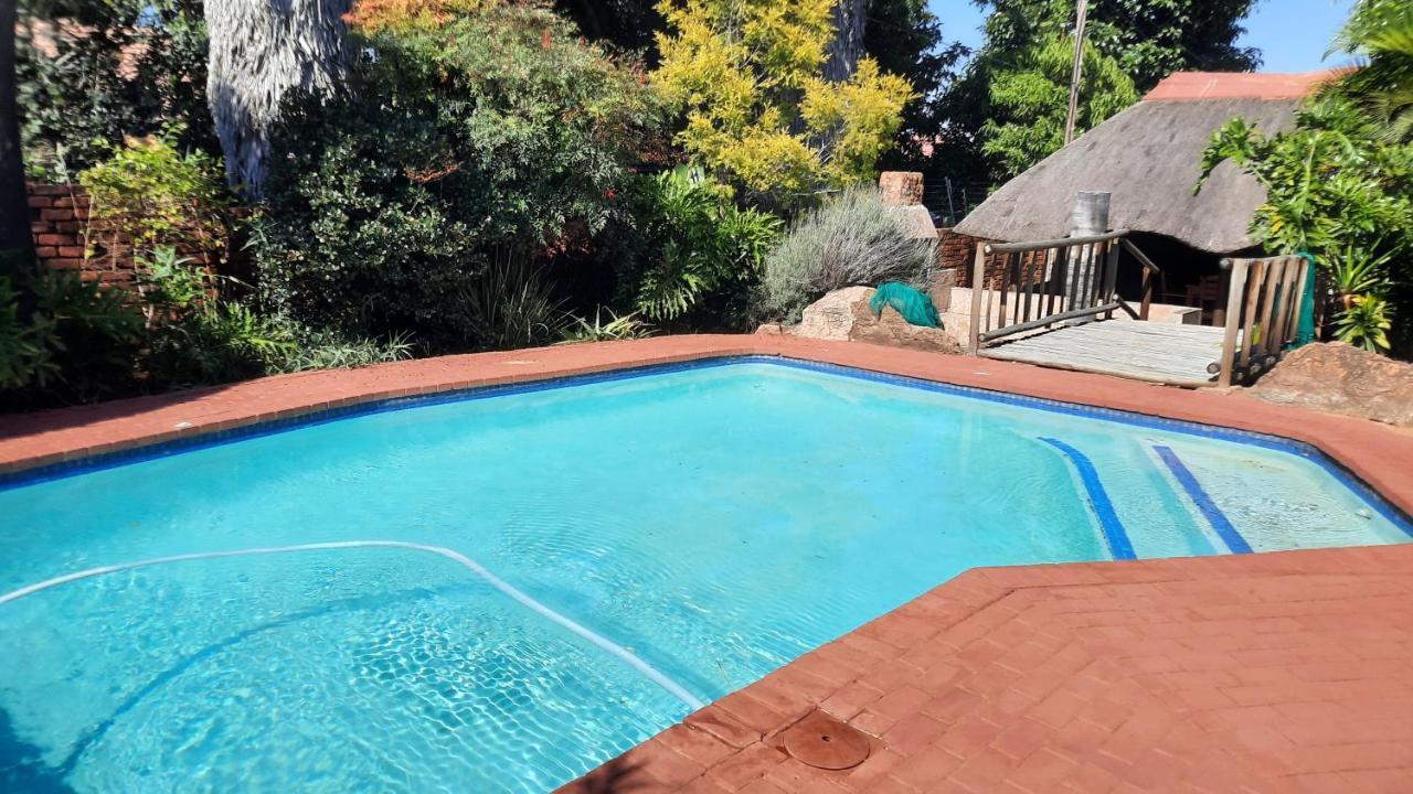 Legaeng Cottage - Serenity Pretoria-Noord エクステリア 写真