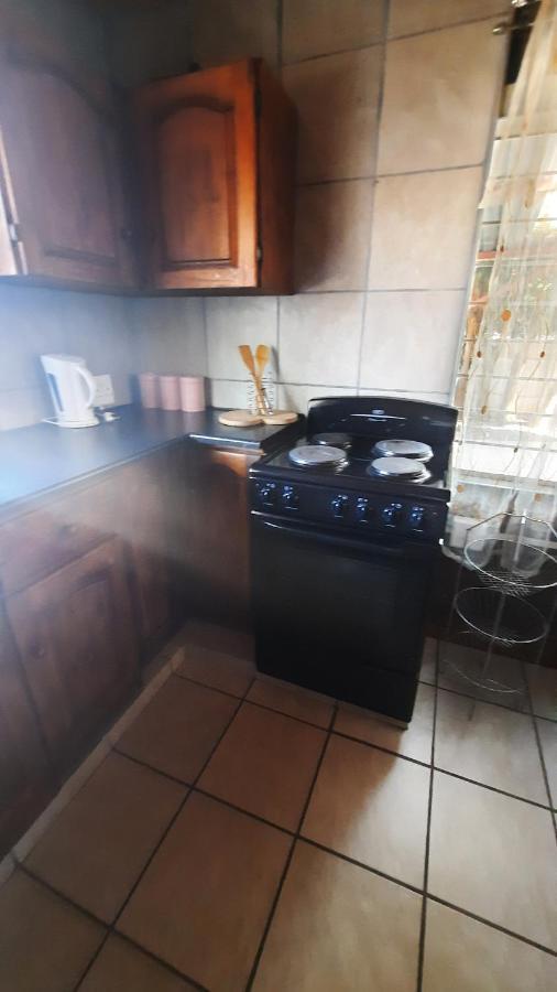 Legaeng Cottage - Serenity Pretoria-Noord エクステリア 写真